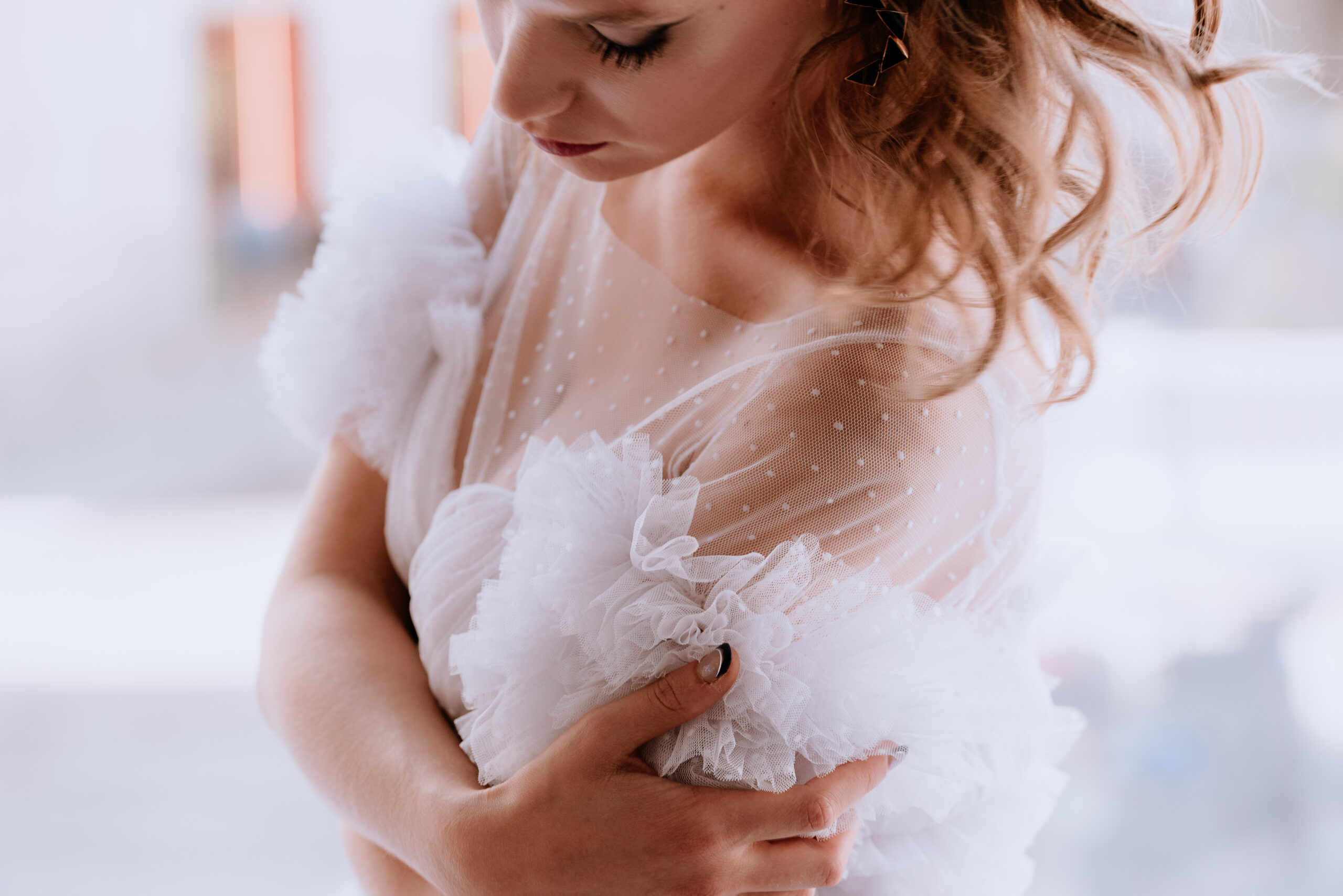 Novia soñadora con vestido de Ángela Pedregal
